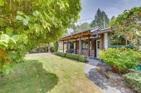 Exterior - 17920 Circle Dr, Bothell, WA 98011 photo 3 of 10