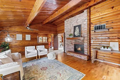 Living - 17920 Circle Dr, Bothell, WA 98011 photo 3 of 4