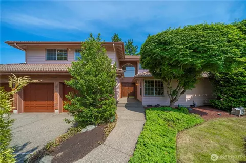 20010 Island Pkwy E, Lake Tapps, WA 98391
