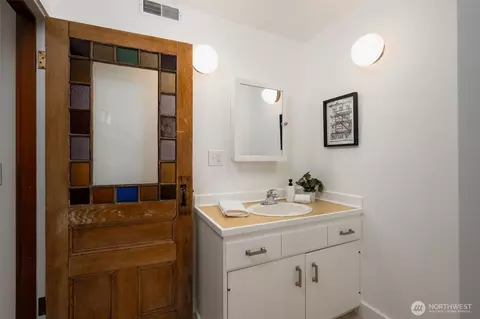 Bath - 181 34th Ave E, Seattle, WA 98112 photo 2 of 3