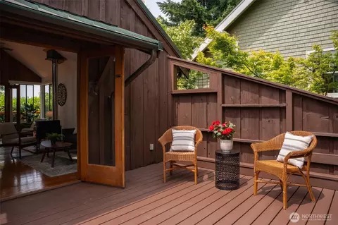 Exterior - 181 34th Ave E, Seattle, WA 98112 photo 4 of 10