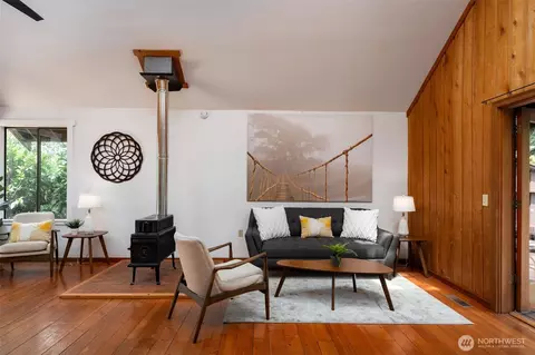Living - 181 34th Ave E, Seattle, WA 98112 photo 1 of 2