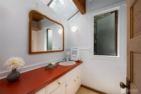 Bath - 181 34th Ave E, Seattle, WA 98112 photo 3 of 3