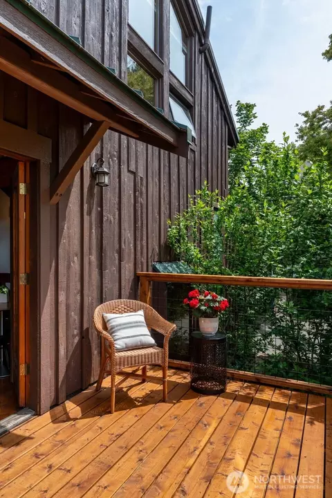Exterior - 181 34th Ave E, Seattle, WA 98112 photo 8 of 10