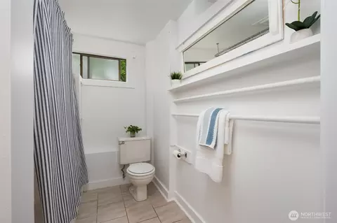 Bath - 181 34th Ave E, Seattle, WA 98112 photo 1 of 3