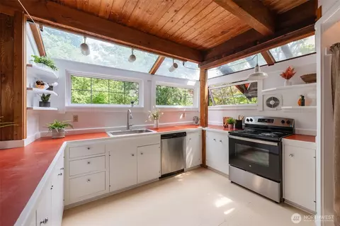 Kitchen - 181 34th Ave E, Seattle, WA 98112 photo 3 of 4