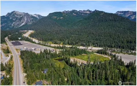 13 Snoqualmie Village Dr, Snoqualmie Pass, WA 98068