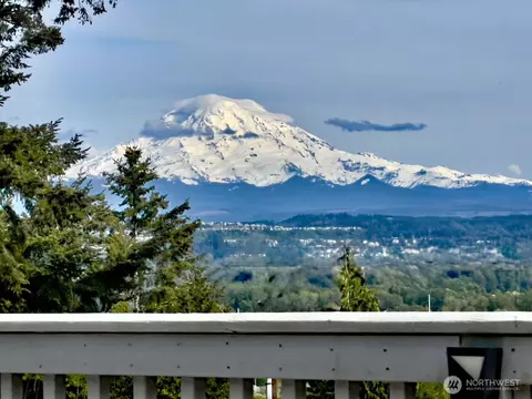 5325 Monta Vista Dr E, Edgewood, WA 98372