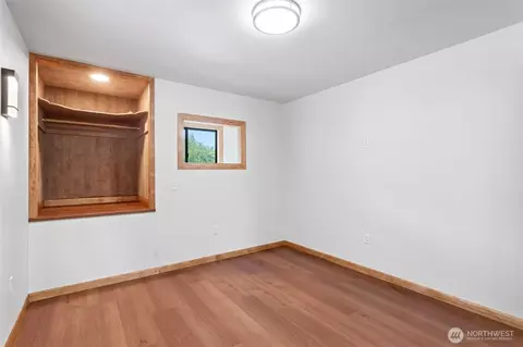 Bedroom - 13402 Spring Site Rd E, Orting, WA 98360 photo 5 of 7