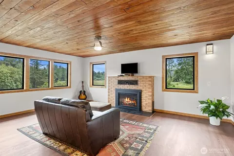 Living - 13402 Spring Site Rd E, Orting, WA 98360 photo 1 of 3