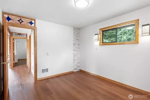Bedroom - 13402 Spring Site Rd E, Orting, WA 98360 photo 4 of 7