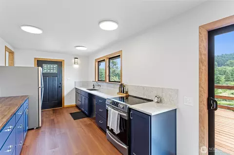 Kitchen - 13402 Spring Site Rd E, Orting, WA 98360 photo 1 of 4