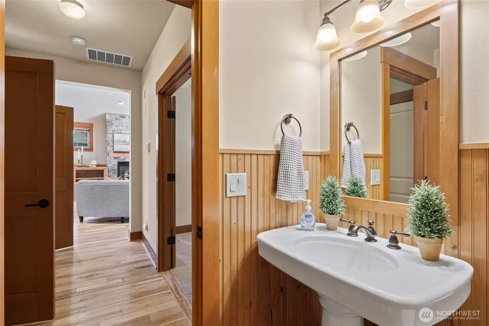 Entry Way - 240 Cake Box Ln, Cle Elum, WA 98922 photo 3 of 3