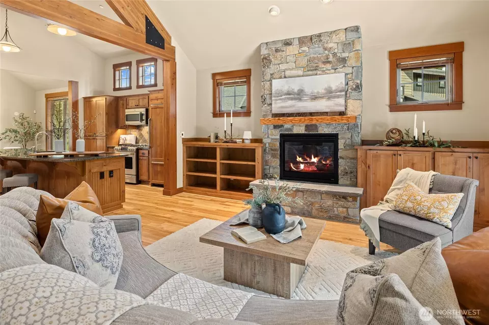 Living - 240 Cake Box Ln, Cle Elum, WA 98922 photo 2 of 2