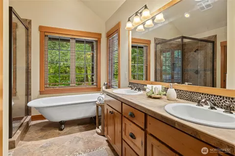 Bath - 240 Cake Box Ln, Cle Elum, WA 98922 photo 1 of 5