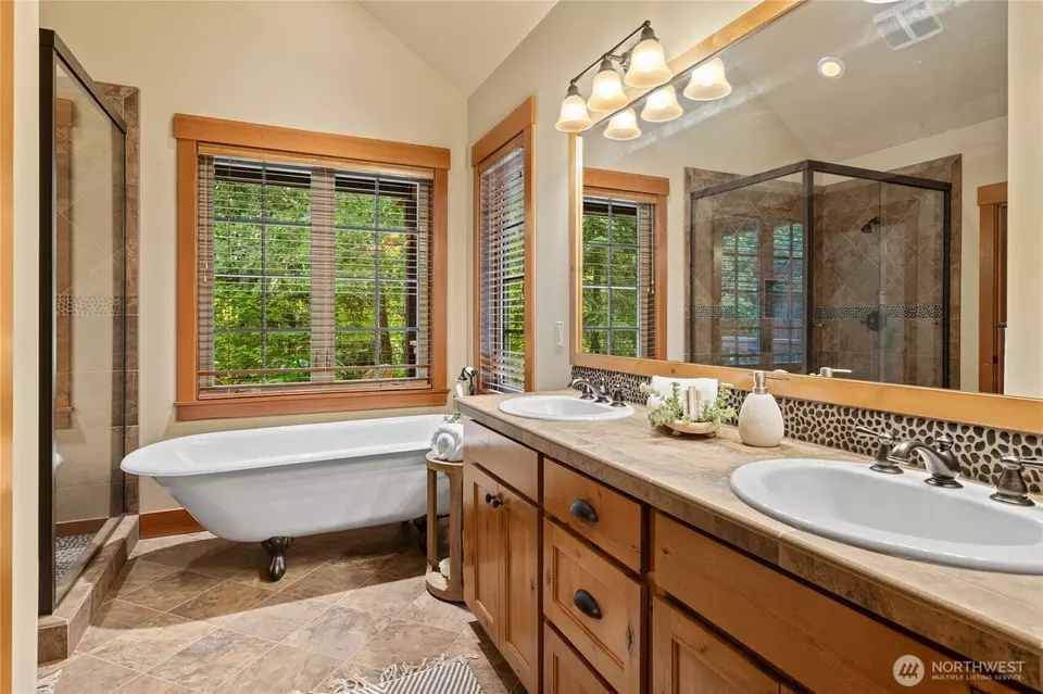 Bath - 240 Cake Box Ln, Cle Elum, WA 98922 photo 1 of 5