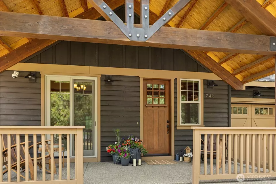 Exterior - 240 Cake Box Ln, Cle Elum, WA 98922 photo 2 of 9