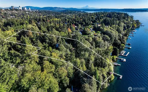 2425 Evergreen Point Rd, Medina, WA 98039