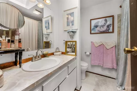 Bath - 7416 E Heather Way, Everett, WA 98203 photo 1 of 2