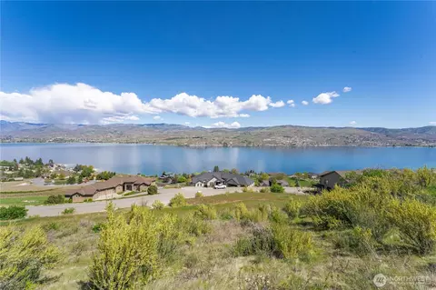 306 Clos Chevalle Rd, Chelan, WA 98816