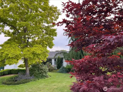 4350 Crestmont Pl, Clinton, WA 98236