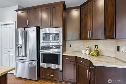 Kitchen - 17427 33rd Dr SE, Bothell, WA 98012 photo 3 of 5