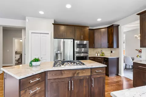 Kitchen - 17427 33rd Dr SE, Bothell, WA 98012 photo 4 of 5
