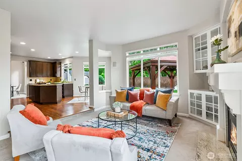 Living - 17427 33rd Dr SE, Bothell, WA 98012 photo 3 of 4