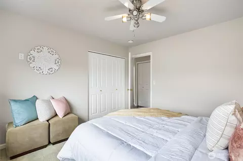 Bedroom - 17427 33rd Dr SE, Bothell, WA 98012 photo 5 of 8