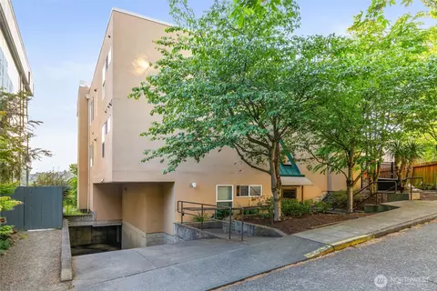 2241 13th Ave W #201, Seattle, WA 98119
