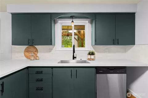Kitchen - 2604 133rd Pl SE, Mill Creek, WA 98012 photo 2 of 4
