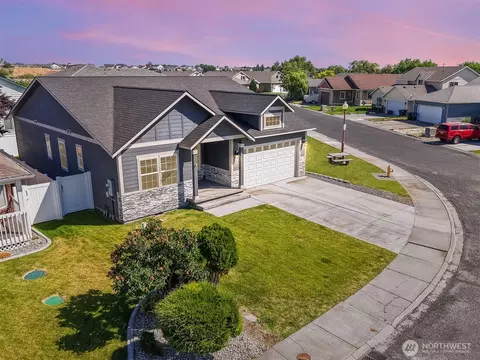 1300 W Marina Dr #33, Moses Lake, WA 98837