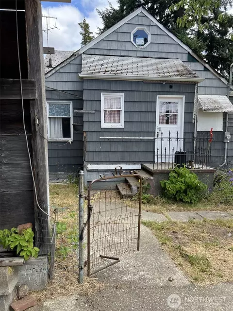 8145 30th Ave SW, Seattle, WA 98126