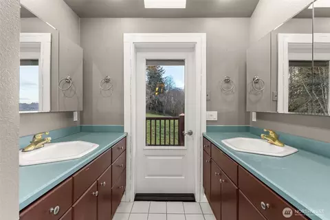 Bath - 145 Three Mtn Way, Chehalis, WA 98532 photo 5 of 5