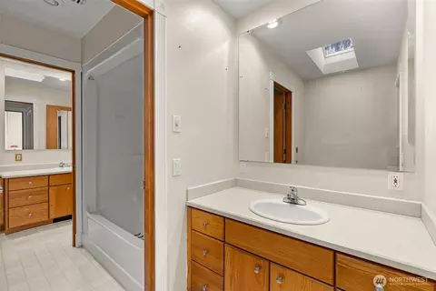 Bath - 145 Three Mtn Way, Chehalis, WA 98532 photo 2 of 5