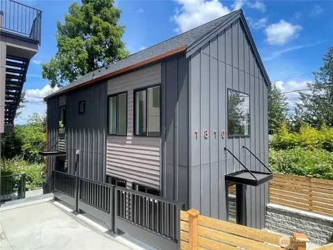 1810 S College St, Seattle, WA 98144