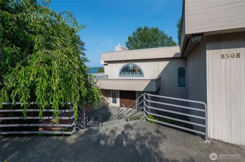 8508 54th Ave NE, Seattle, WA 98115