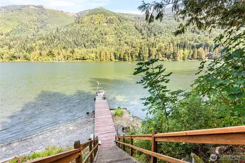 9204 Silver Lake Rd, Maple Falls, WA 98266