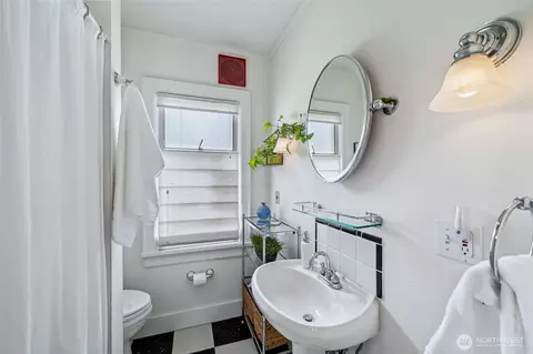 Bath - 912 N 88th St, Seattle, WA 98103 photo 1 of 4