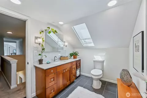 Bath - 912 N 88th St, Seattle, WA 98103 photo 3 of 4