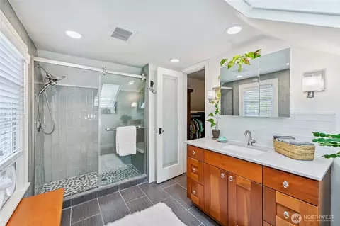 Bath - 912 N 88th St, Seattle, WA 98103 photo 2 of 4