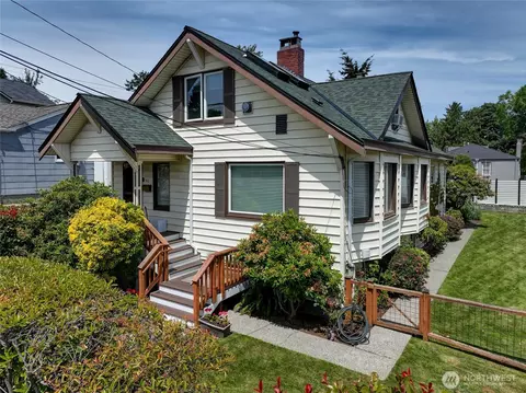 912 N 88th St, Seattle, WA 98103