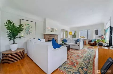 Living - 912 N 88th St, Seattle, WA 98103 photo 1 of 4