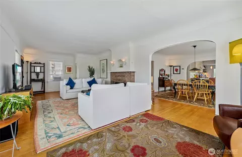 Living - 912 N 88th St, Seattle, WA 98103 photo 4 of 4