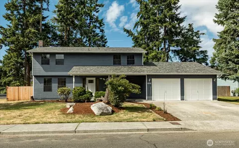 1076 NW Kitsap Ter, Oak Harbor, WA 98277