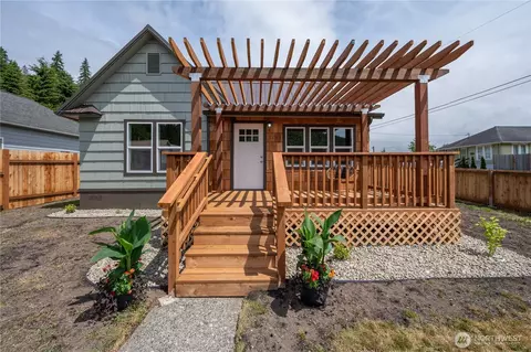 1203 Larch St, Raymond, WA 98577