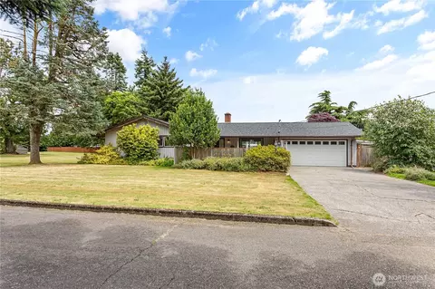 8374 W Meadow Ln, Lynden, WA 98264