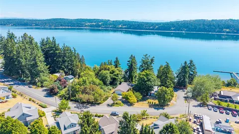 5017 Harbor Hills Dr, Freeland, WA 98249