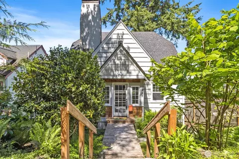 243 N Garden St, Bellingham, WA 98225
