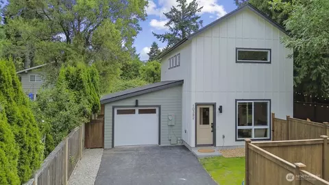 10342 39th Ave NE, Seattle, WA 98125